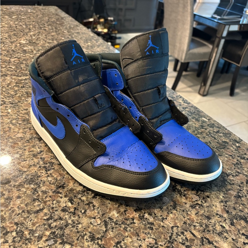 Jordan Men's Black and Blue Athletic Shoes